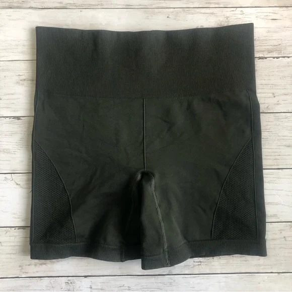 LULULEMON Women’s Green Sculpt Mid-Rise Seamless Bike Short Size 8 - Picture 2 of 10